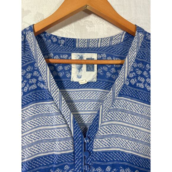 Edme & Esyllte Top 6 Blue White Floral Geometric Button 100% Silk Anthropologie - Picture 6 of 11